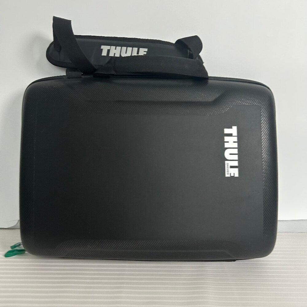 Thule Sweden Hard Laptop Carrying Case Black, 13”x9”x3”